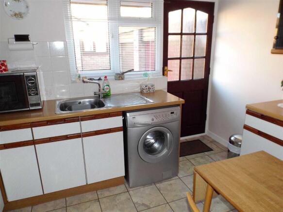 KITCHEN: