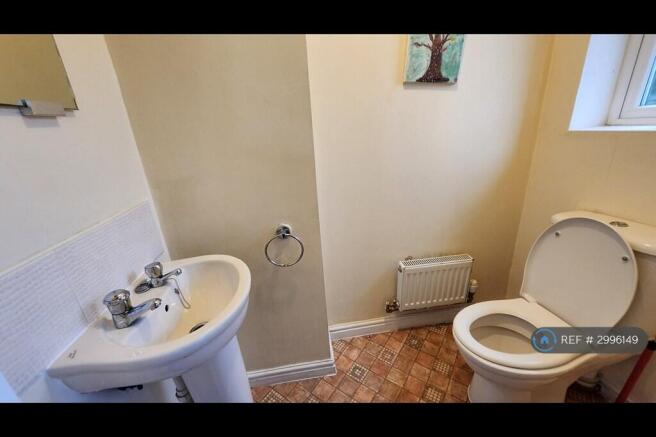 1 bed House Share to rent Image 7