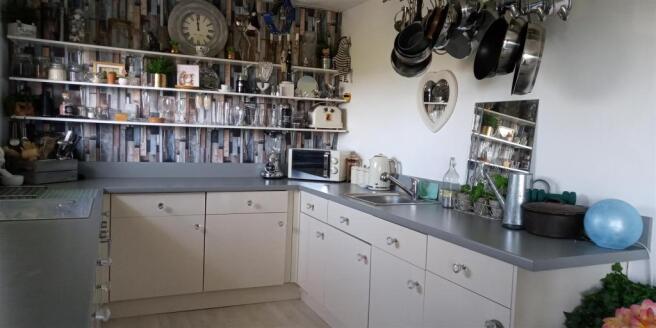 KITCHEN (2).jpg