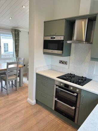 Reading, Berkshire, RG7 photo 4