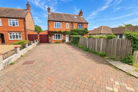 Avenue Road, Rushden, Northamptonshire NN10