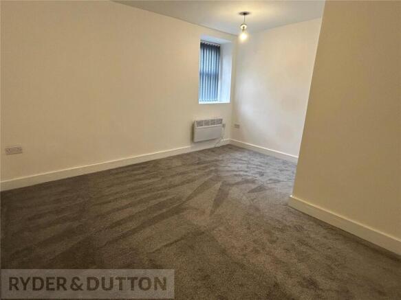 3 bed Apartment to rent Image 8
