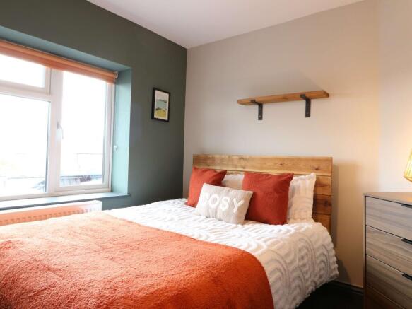 26 Clive Road Room 5 2.JPG