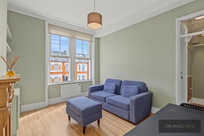 Flat C, 198 Broomwood Road SW11 6JY-3.jpg