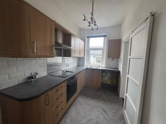 4 bed End of Terrace to rent Image 4