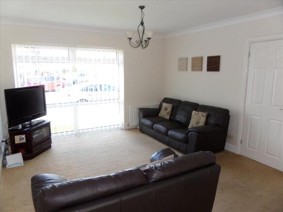 LOUNGE/DINING ROOM