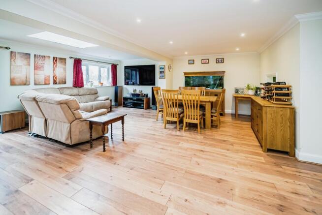 Lounge/Dining Room