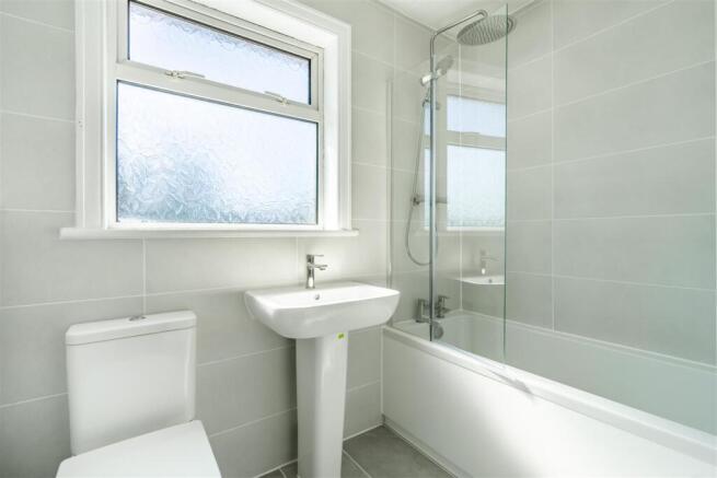 3 bed Semi-Detached to rent Image 9