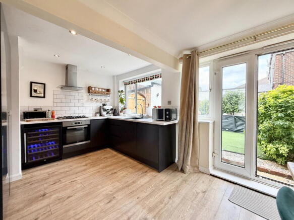3 bed Semi-Detached for sale Image 12