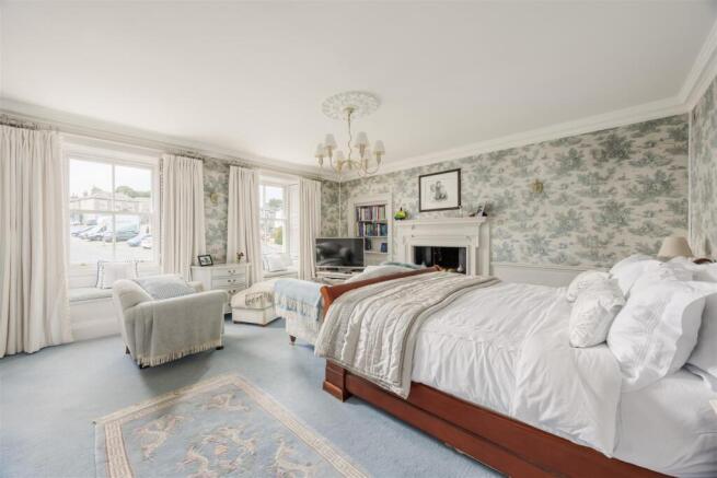 4 bed Semi-Detached for sale Image 8