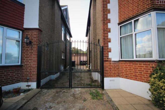 GARAGE WITH SHARED FRONTAL DRIVE IN & WORKSHOP: