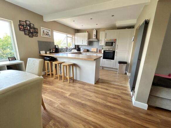 3 bed Semi-Detached for sale Image 8