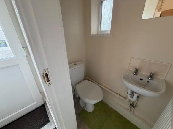 2 bed House to rent Image 9