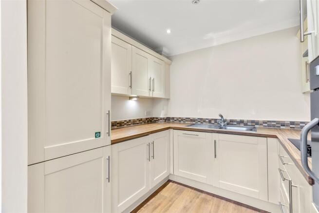 2 bed Apartment for sale Image 7