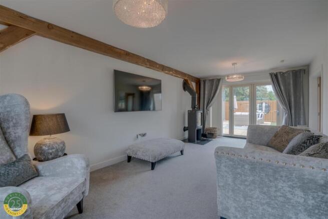 5 bed Detached for sale Image 11