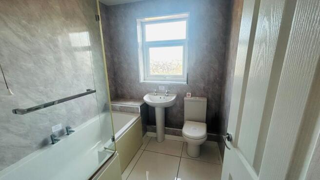 3 bed Semi-Detached for sale Image 4