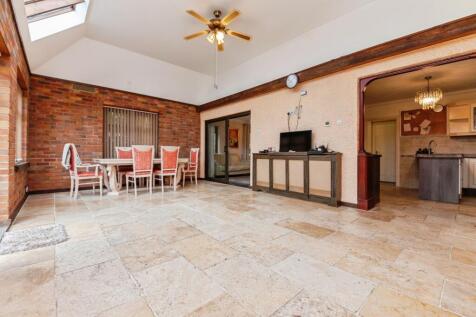 Dumont Avenue, St. Osyth, Clacton-on-Sea, Essex, CO16