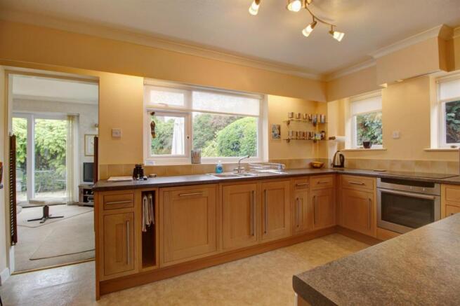 Kitchen includes sma