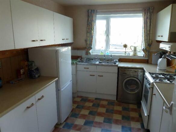 FITTED KITCHEN