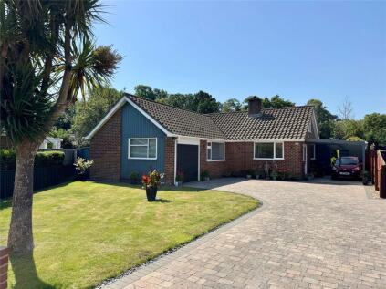 Firmount Close, Everton, Lymington, SO41