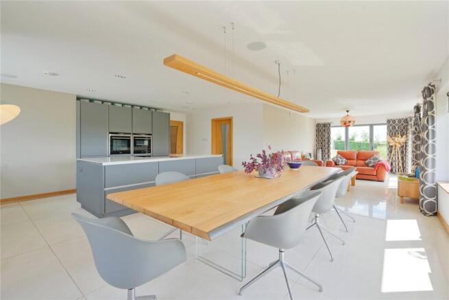 4 bed Detached for sale Image 9