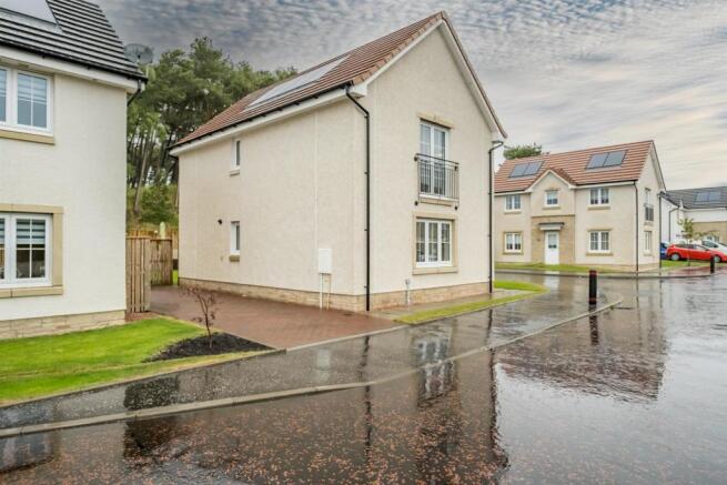 073-2_Hunterfield_Place_Carluke_ML84GY.jpg