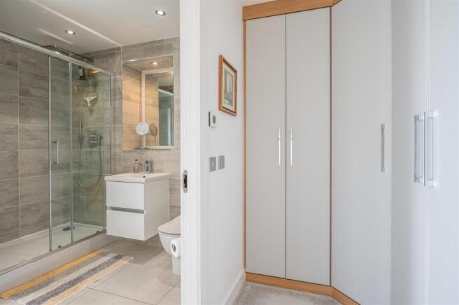 2 bed Apartment for sale Image 8