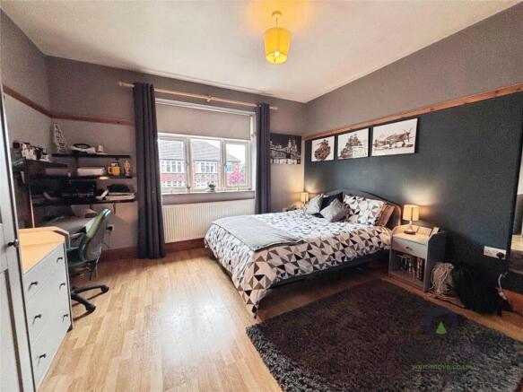 5 bed Detached for sale Image 11