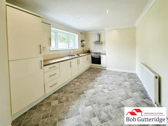 FITTED KITCHEN/DINING ROOM