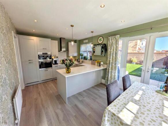 Kitchen / dining room