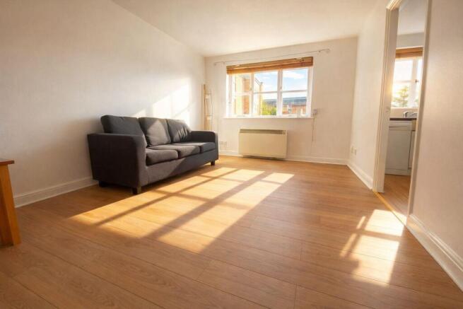Wheat Sheaf, E14 Flat for Sale by Barrain London E