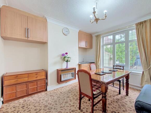 3 bed Semi-Detached to rent Image 4