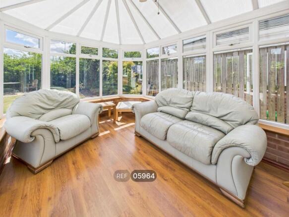 4 bed Detached to rent Image 5