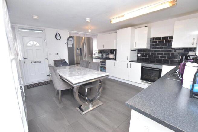 3 bed Town House for sale Image 12