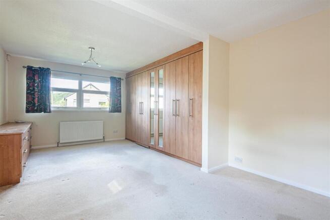 4 bed Detached for sale Image 11
