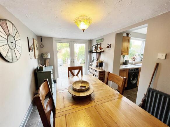 Dining Room pic 3.jpg