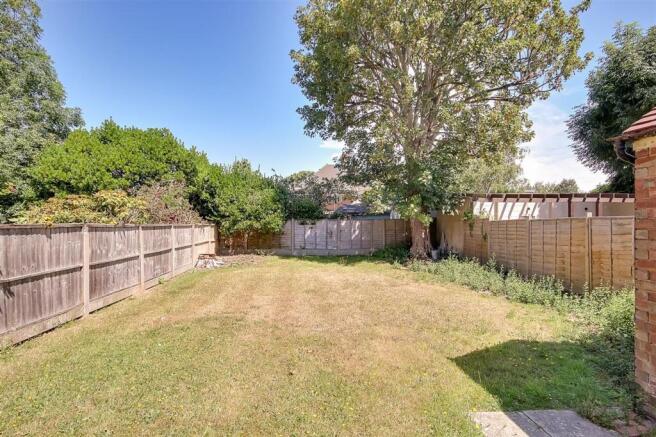 Broomfield Avenue, Worthing, BN14 photo 2