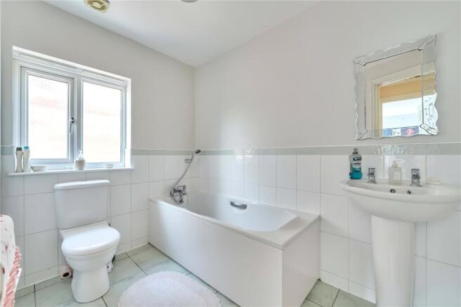 4 bed Detached for sale Image 9