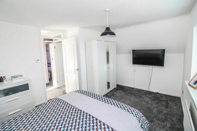 Bedroom 1 pic 3