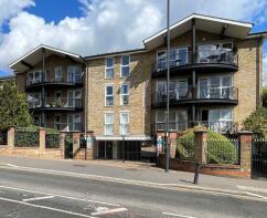 Flat 2, 125, Aldermans Hill, London N13 4QB