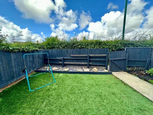 3 bed Terraced for sale Image 12