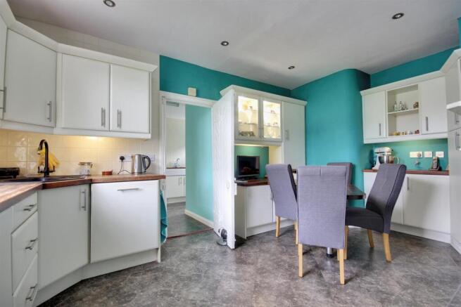 4 bed Detached for sale Image 5