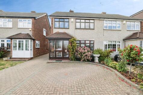 Copthorne Gardens, Hornchurch, RM11