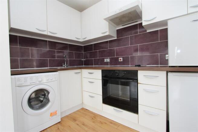 2 bed Apartment to rent Image 4