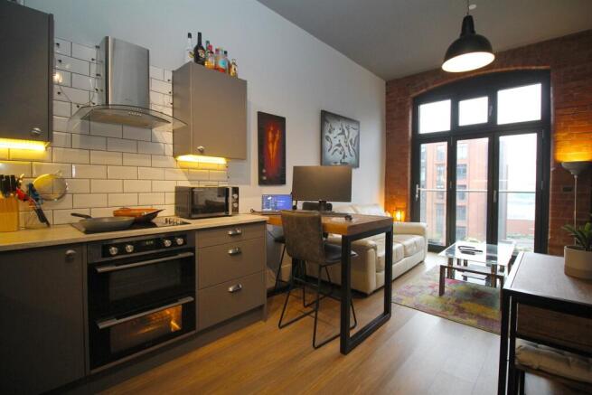 Kitchen / Lounge