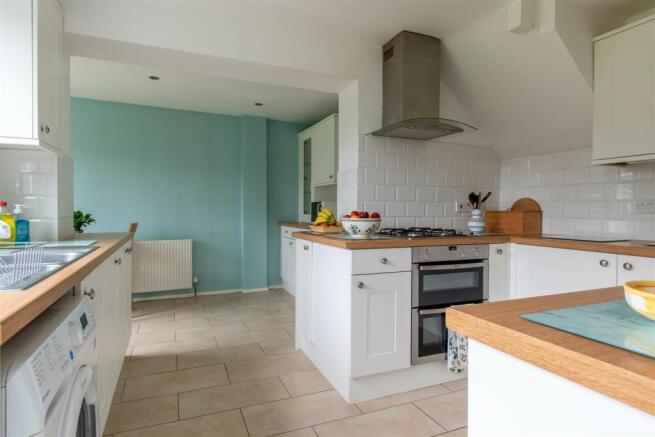 Kitchen/ Breakfast Room