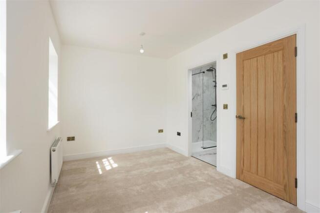 4 bed Semi-Detached for sale Image 12