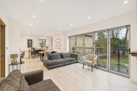Crispin Way, Farnham Common, SL2