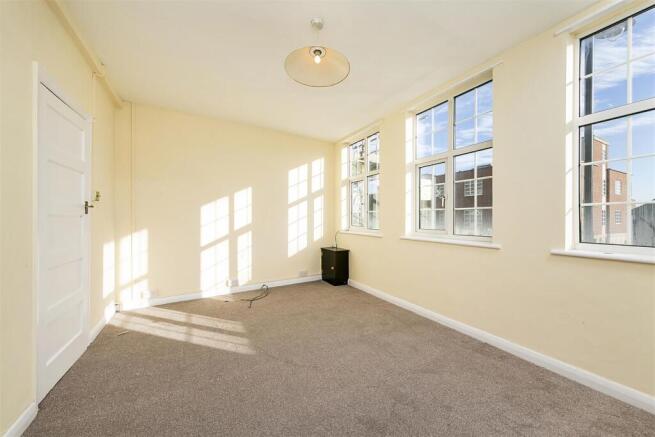 3 bedroom Maisonette for rent