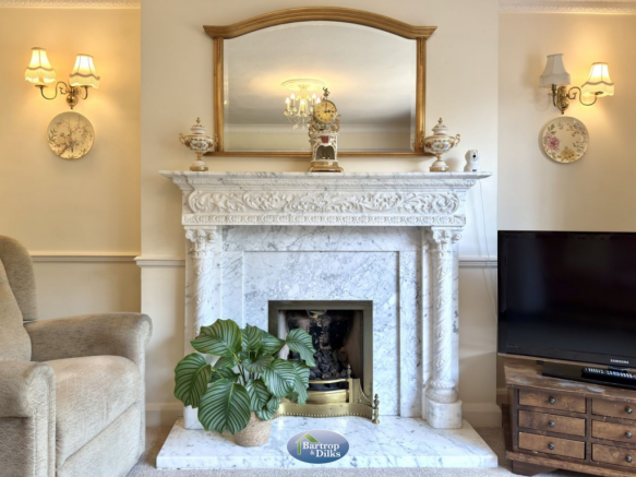 4 bed Detached Bungalow for sale Image 10